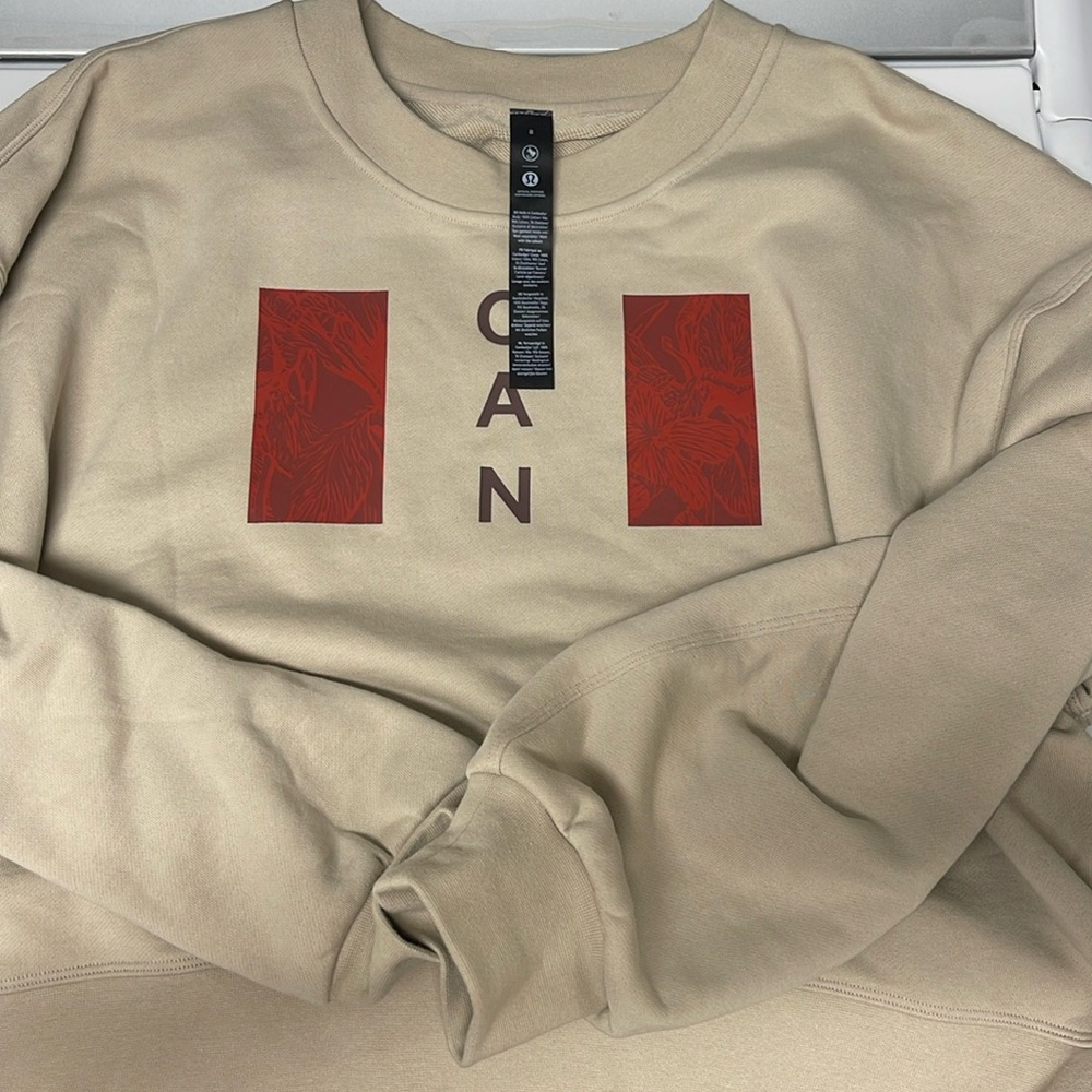 Lululemon team Canada perfectly oversized cropped crew size 8